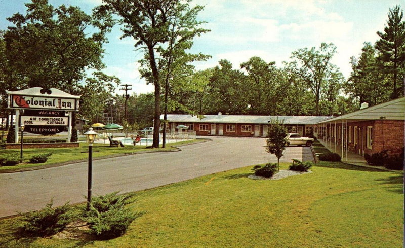 Colonial Inn (Comfort Inn Traverse City) - Postcard